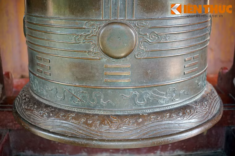 Đây thực sự là một tác phẩm mỹ thuật điêu khắc, hội họa và kỹ nghệ đúc đồng đặc sắc thời chúa Nguyễn.