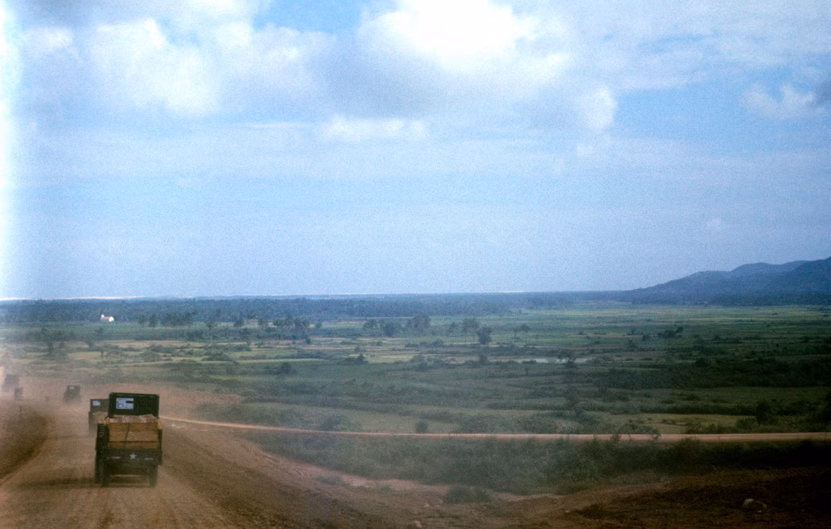 Quốc lộ 1, trên đường tới Đức Phổ. Ảnh: Arty611.smugmug.com.