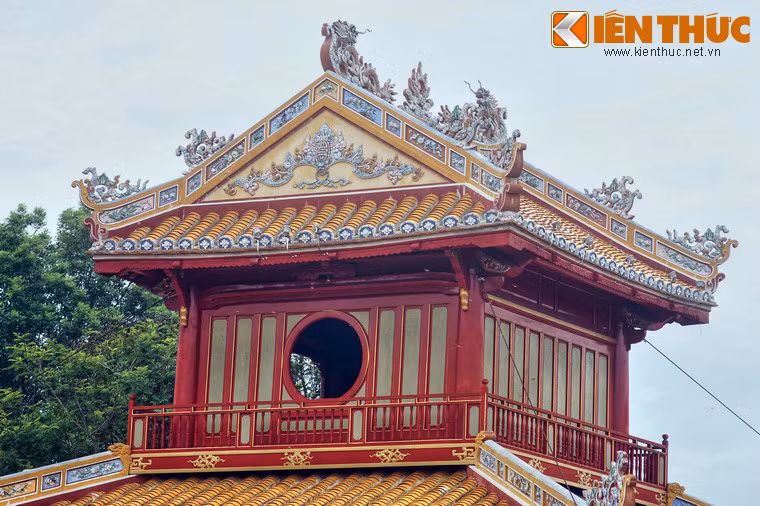 Năm 1829, vua Minh Mạng dùng nơi đây làm địa điểm tổ chức cuộc đấu giữa voi và hổ. Năm 1830, nhà vua dùng Phu Văn Lâu làm nơi tổ chức cuộc vui chơi yến tiệc suốt 3 ngày để mừng sinh nhật của mình.