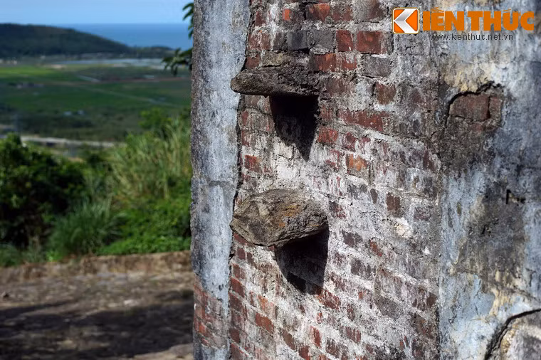 Qua bài thơ, có thể cảm nhận được vẻ đẹp, nét uy nghiêm của Hoành Sơn Quan qua con mắt của bậc tao nhân mặc khách khi viếng cảnh nơi đây.