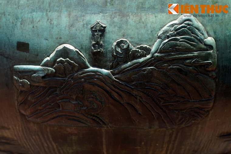 Thuần đỉnh - chiếc đỉnh thứ 6 có hình "Tản Viên sơn", là núi Tản Viên hay núi Ba Vì, ngọn núi gắn với truyền thuyết Sơn Tinh - Thủy Tinh. Tương truyền, núi hình thành khi Sơn Tinh dùng phép để ngăn nước lũ từ Thủy Tinh. Núi Tản cũng là nơi ngự của thần Tản Viên, một trong Tứ Bất Tử theo tín ngưỡng dân gian.