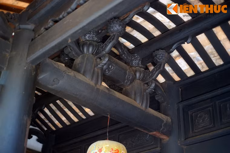 Các tác phẩm điêu khắc gỗ của Quan Âm Phật tự do các nghệ nhân làng mộc Kim Bồng thực hiện rất tinh xảo, tiêu biểu cho nghệ thuật chạm khắc gỗ của Hội An.