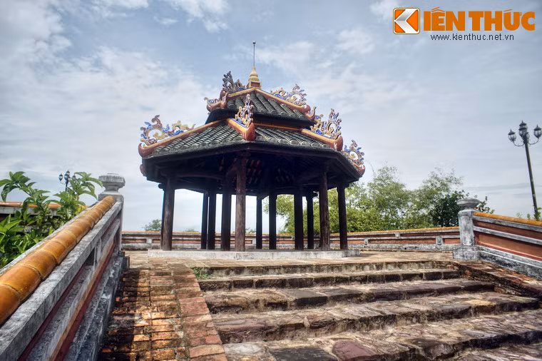 Quan Tượng Đài là công trình dạng đài thiên văn thứ hai được ghi nhận trong lịch sử phong kiến Việt Nam, và là công trình duy nhất còn lại dấu tích.