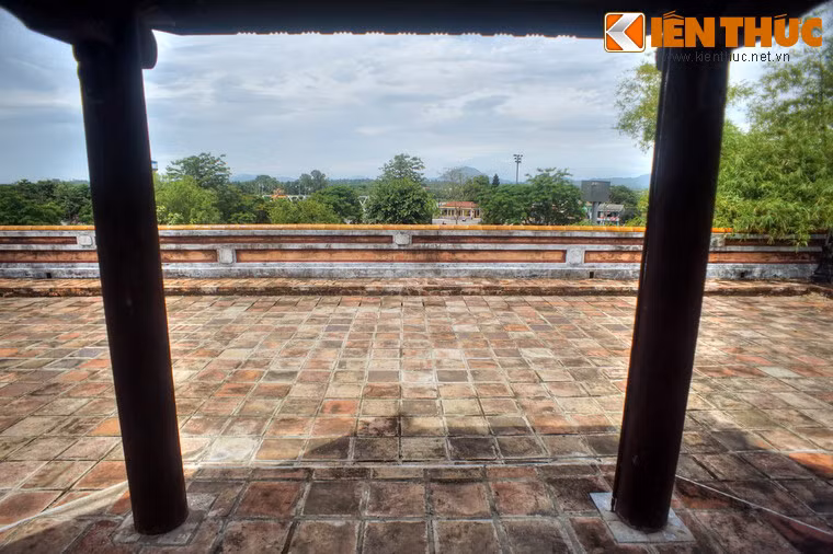 Từ nơi đây, các nhà chiêm tinh của cơ quan Khâm Thiên Giám sẽ dùng kính thiên văn để quan sát mặt trời, trăng và các tinh tú.