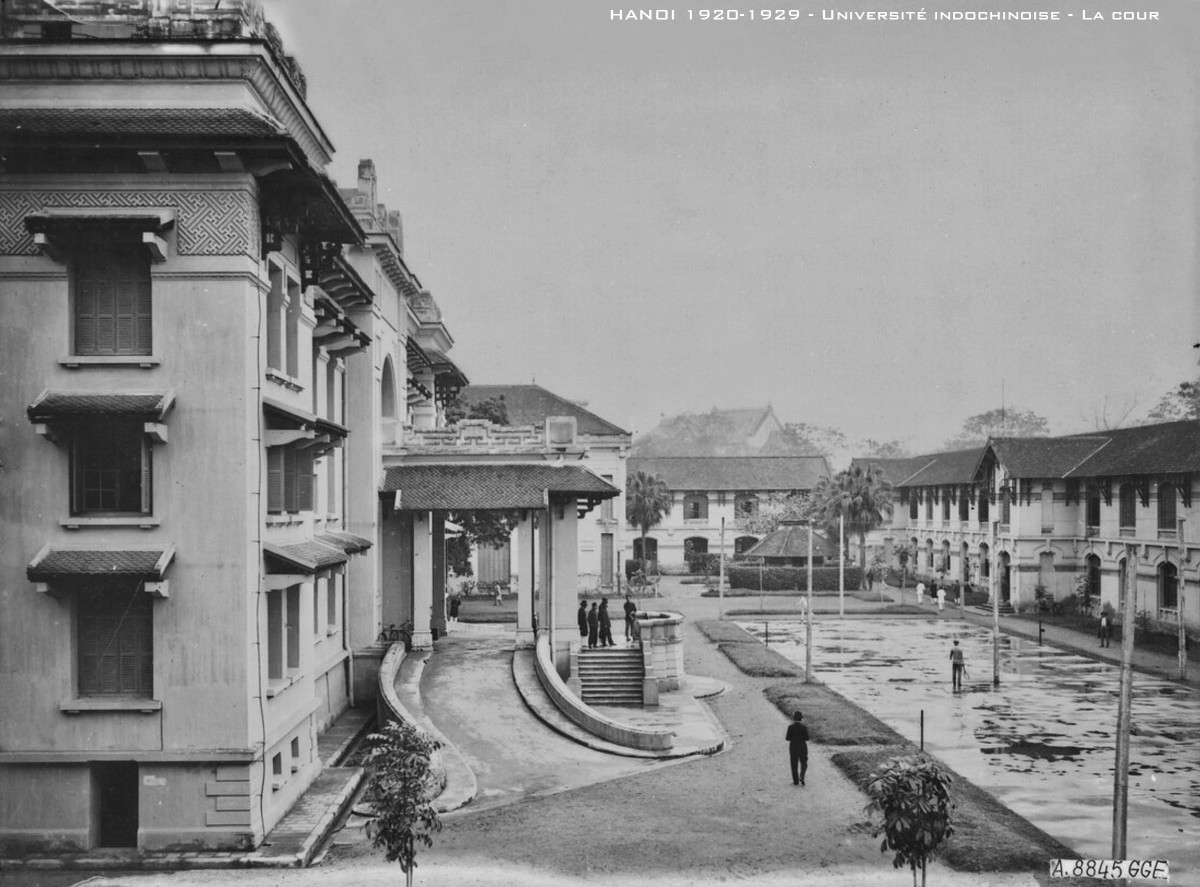 Các tòa nhà bên trong Đại học Đông Dương.