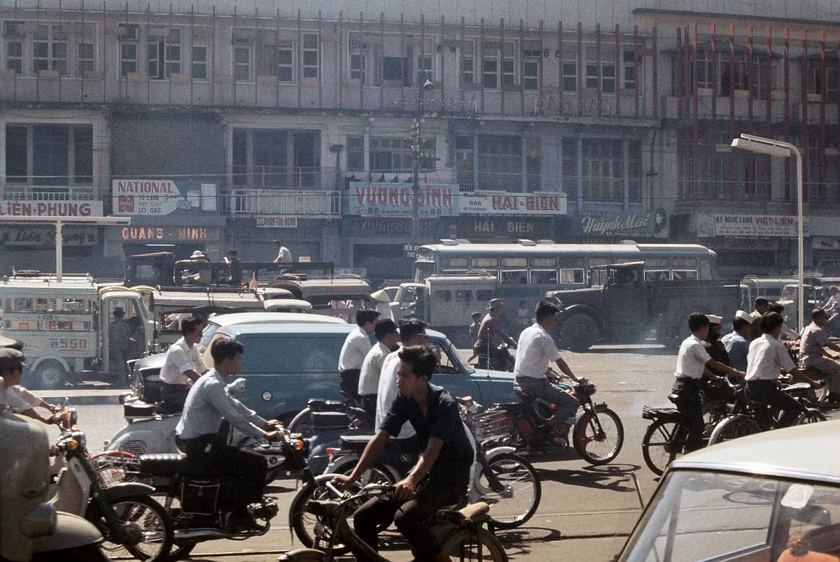 Giao lộ Phạm Ngũ Lão - Trần Hưng Đạo. Ảnh: D. Hoag.