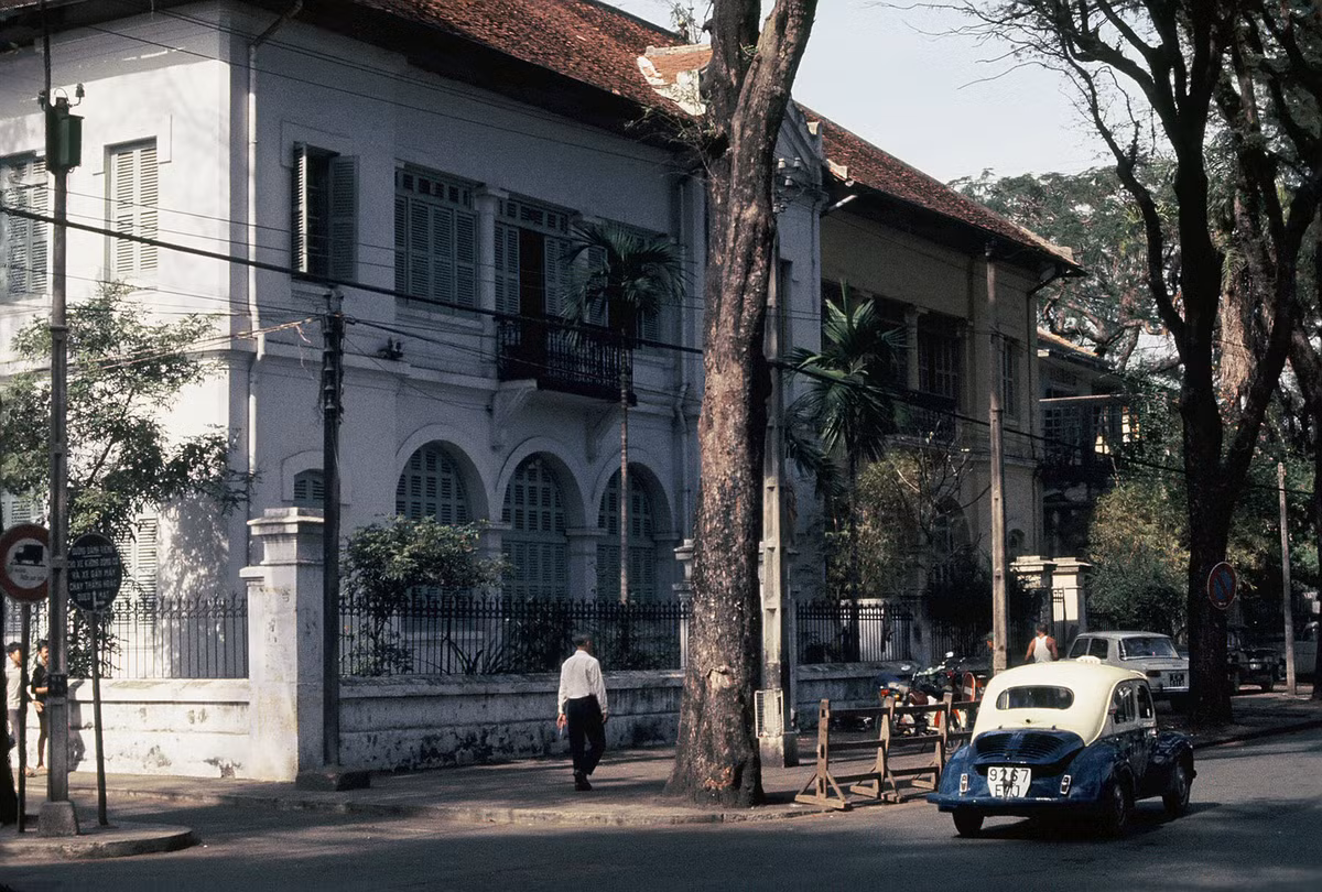 Tòa nhà số 88 Nguyễn Du. Ảnh: D. Hoag.