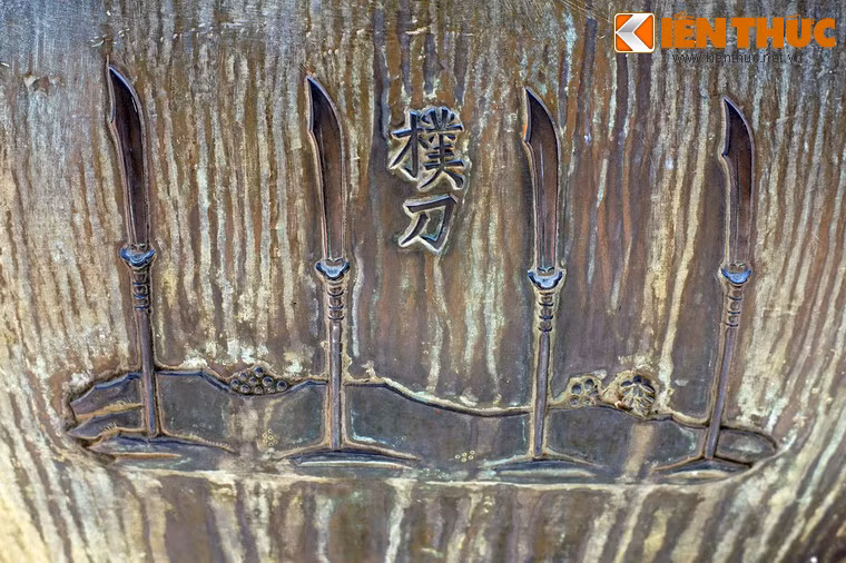 "Phác đạo" là loại đao có cán dài, thường được trang bị cho binh lính trận mạc và lực lượng hộ giá vòng ngoài của triều đình nhà Nguyễn.