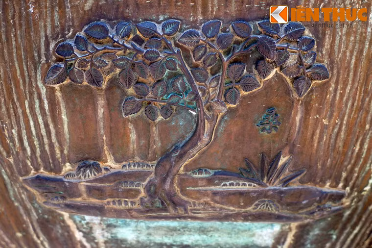 "Tang" là cây dâu tằm, loài cây gắn liền với nghề dệt của người Việt.