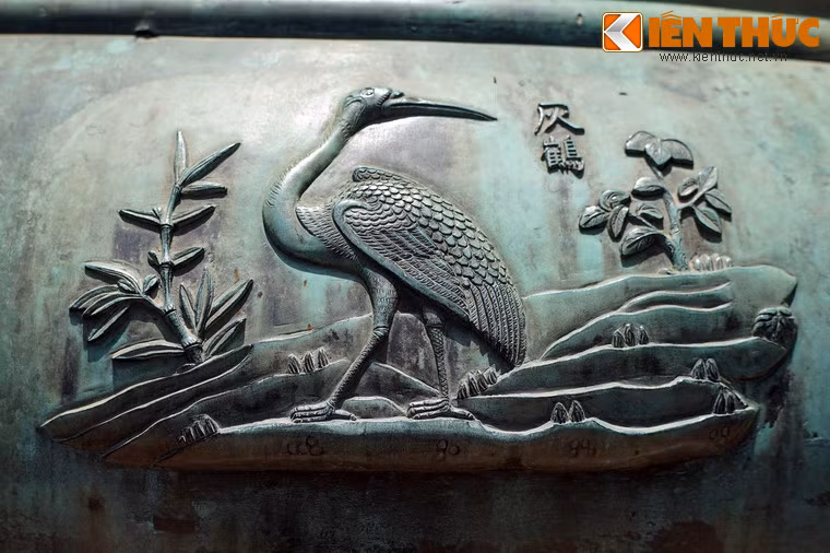 "Khôi hạc" là chim hạc, một loài chim được coi là có tính cách của người quân tử theo quan niệm truyền thống.