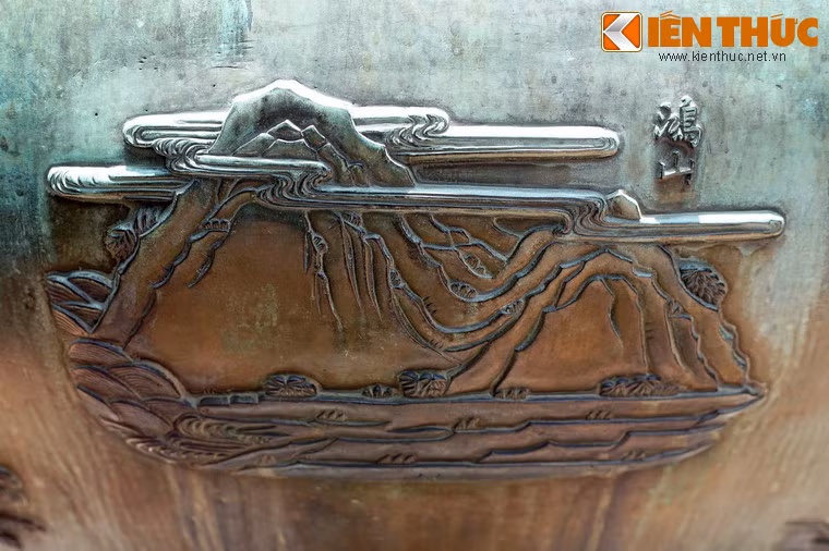 "Hồng sơn" là núi Hồng Lĩnh, dãy núi nổi tiếng được coi là hồn thiêng của xứ Nghệ.