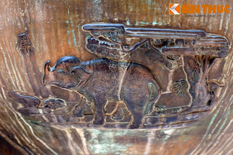 "Tê" là con tê giác, loài động vật quý hiếm ngày nay đã tuyệt chủng ở Việt Nam.