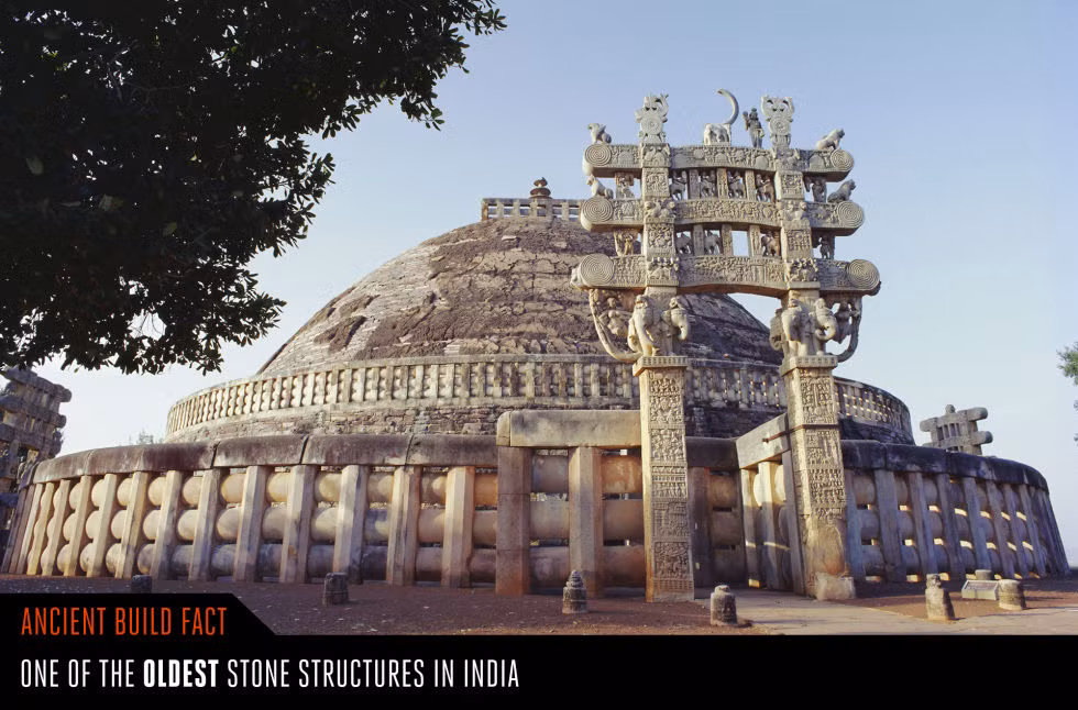  19. Bảo tháp Sanchi (Ấn Độ). Được xây dựng từ năm 300 TCN và tu bổ vào các triều đại sau đó, bảo tháp Phật giáo này là một trong những công trình kiến trúc bằng đá cổ nhất Ấn Độ. Ảnh: Popularmechanics.