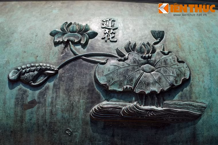 "Liên hoa" là hoa sen, loài hoa tượng trưng cho sự cao quý bất chấp nghịch cảnh, đồng thời cũng là một loài hoa của đạo Phật.