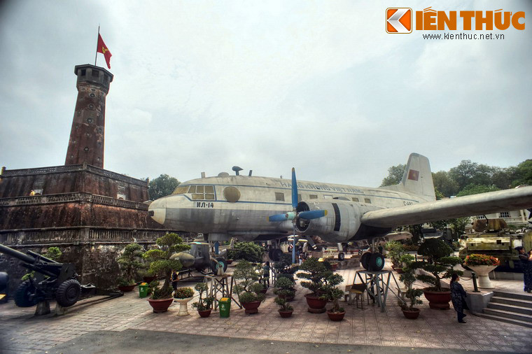 Được xây dựng từ năm 1805 - 1812 dưới thời vua Gia Long, công trình có tên gọi chính thức là Kỳ đài Hà Nội, nằm trên phần đất phía Nam của Hoàng thành Thăng Long.