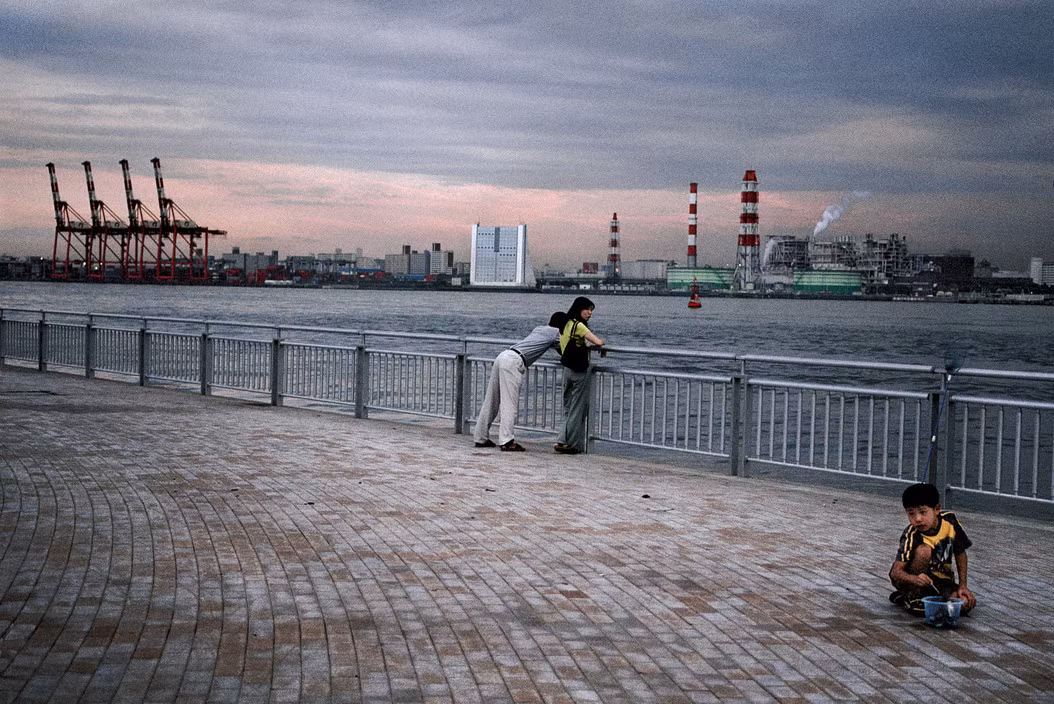 Khu vực cảng Tokyo. Ảnh: Harry Gruyaert/ Magnum Photos.