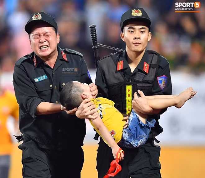 CSCD chiu dau ngan be can luoi: Dan mang khong cu “nong” fake news, giat gan...