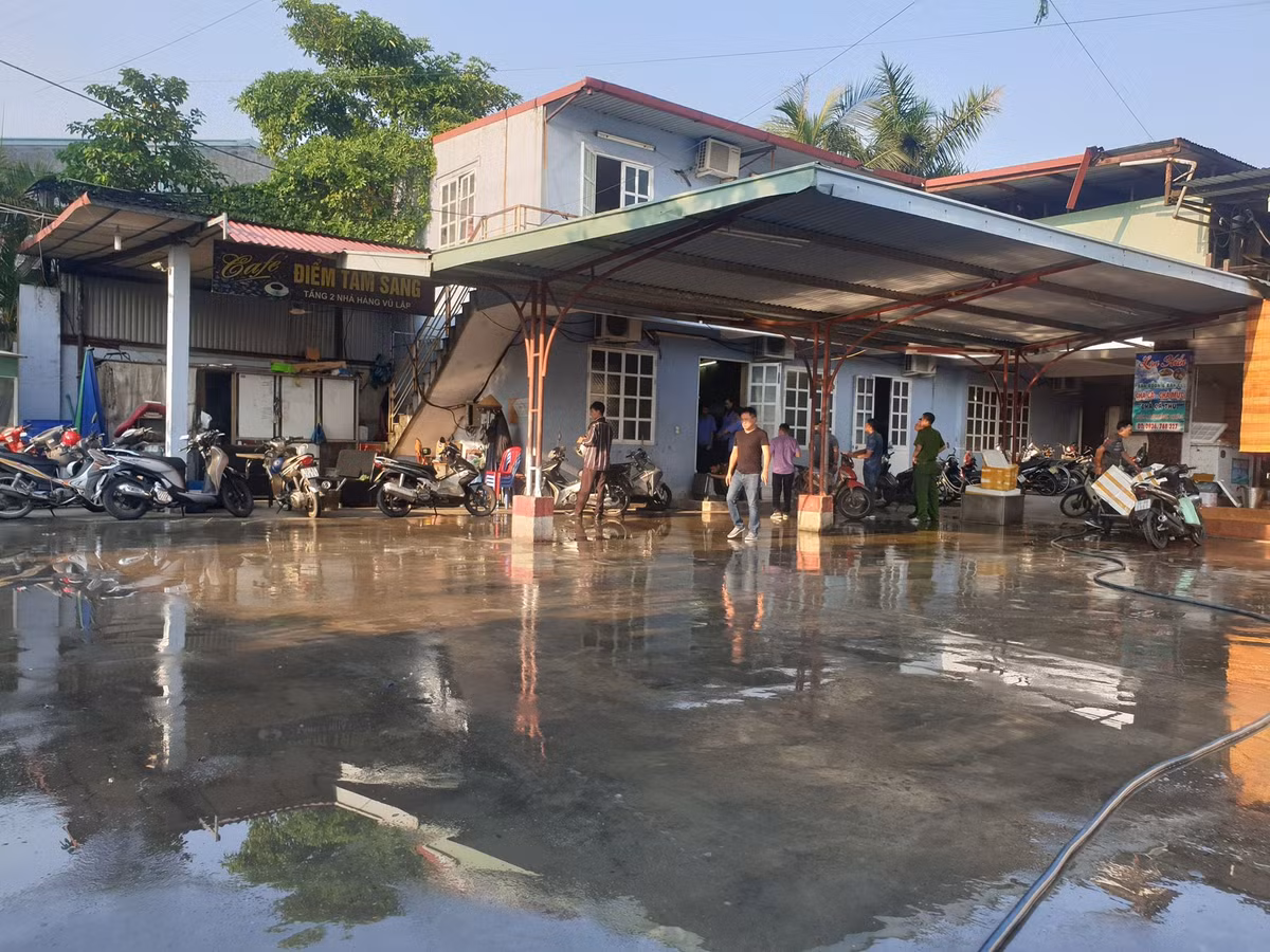 Nhan vien nha hang dam chet dong nghiep roi cat co tay tu sat