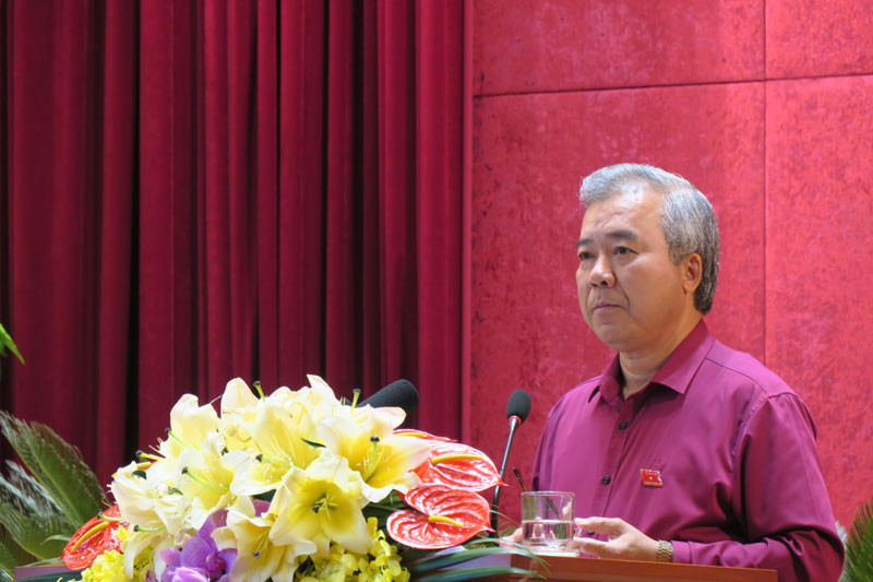 Tương tự, giám đốc Sở Nông nghiệp và phát triển nông thôn Trần Văn Tiệp và vợ khẳng định không tác động, can thiệp nâng điểm cho con. Tuy nhiên, con ông Tiệp đã được sửa nâng điểm và sử dụng điểm không đúng thực chất lực học của em để đăng ký xét tuyển vào Trường đại học Kinh tế quốc dân.