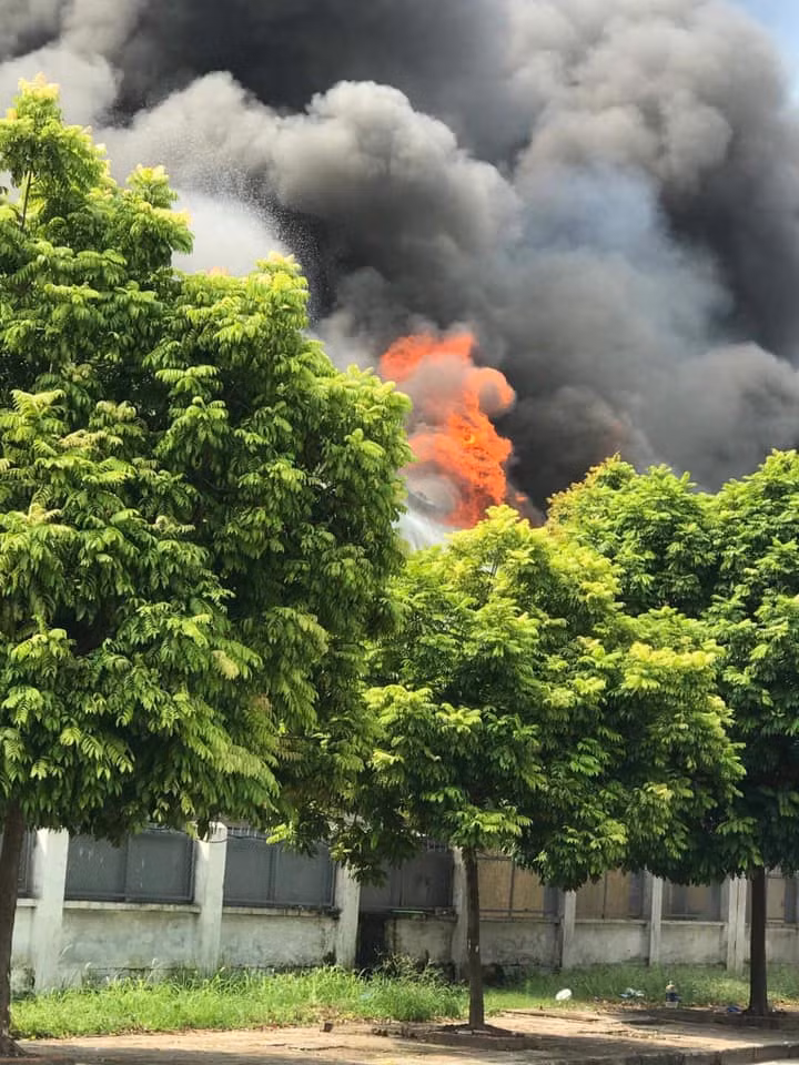 Chay lon tai Cong ty Zion sat Sieu thi Aeon Mall Long Bien-Hinh-2