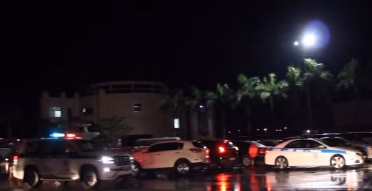 Theo đó, từ 3h sáng ngày 1/8, tại Khu đô thị Our City Hải Phòng, 7 xe ô tô loại 45 chỗ chở người Trung Quốc cùng lực lượng cảnh sát và xe cảnh sát dẫn đoàn áp giải các nghi phạm rời Khu đô thị Our City lên đường cao tốc Hà Nội – Hải Phòng để đi Lạng Sơn.