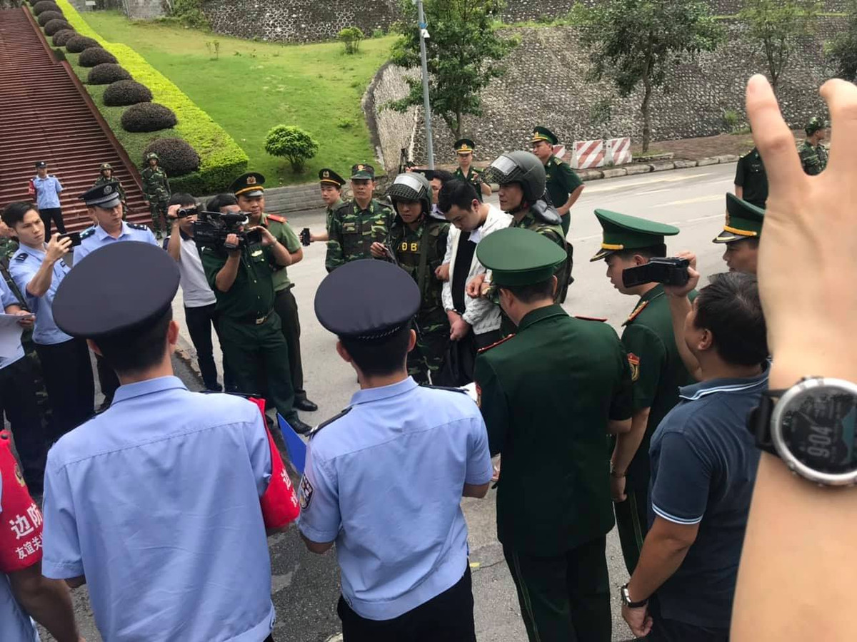 Và bàn giao cho phía Trung Quốc.