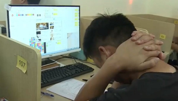 Cơ quan Công an đã thu giữ gần 2.000 điện thoại di động thông minh, hơn 530 máy tính các loại, nhiều thẻ ngân hàng, tiền mặt cùng nhiều tài liệu và đồ vật liên quan khác.