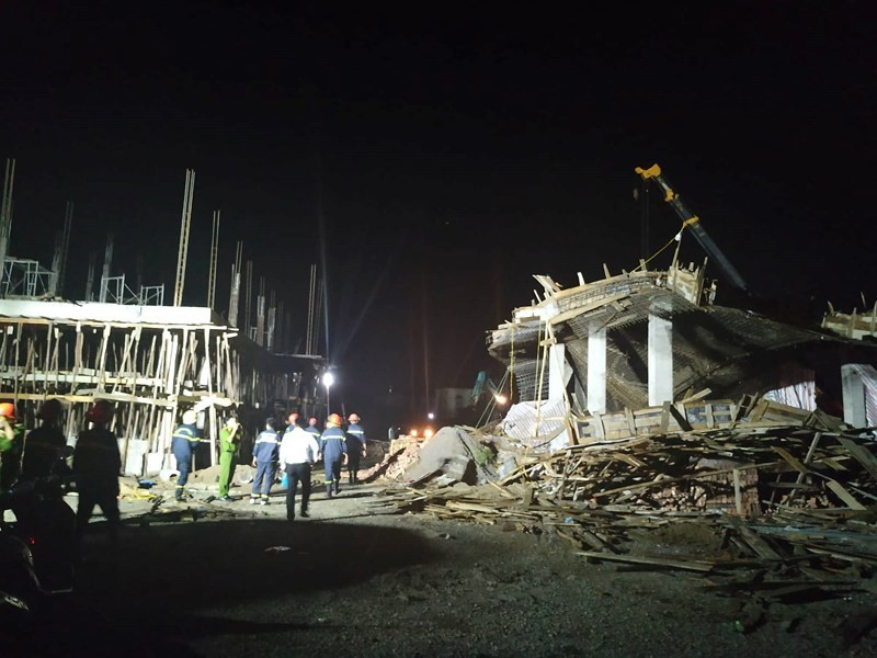 Hien truong vu sap gian giao cay xang Hai Phong, 8 nguoi bi thuong-Hinh-2