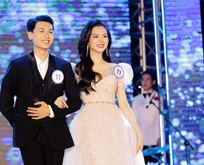 Nữ sinh Hà Linh đang là sinh viên chương trình Chất lượng cao, chuyên ngành Kinh tế đối ngoại, trường Đại học Ngoại thương Hà Nội.