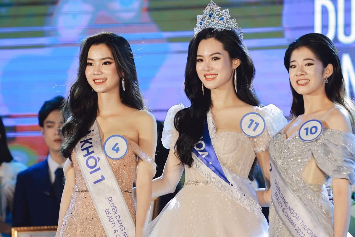 Vượt qua hàng trăm thí sinh, Trần Hà Linh (2002, Hà Nội) đã xuất sắc giành vị trí Hoa khôi Đại học Ngoại thương năm 2022.