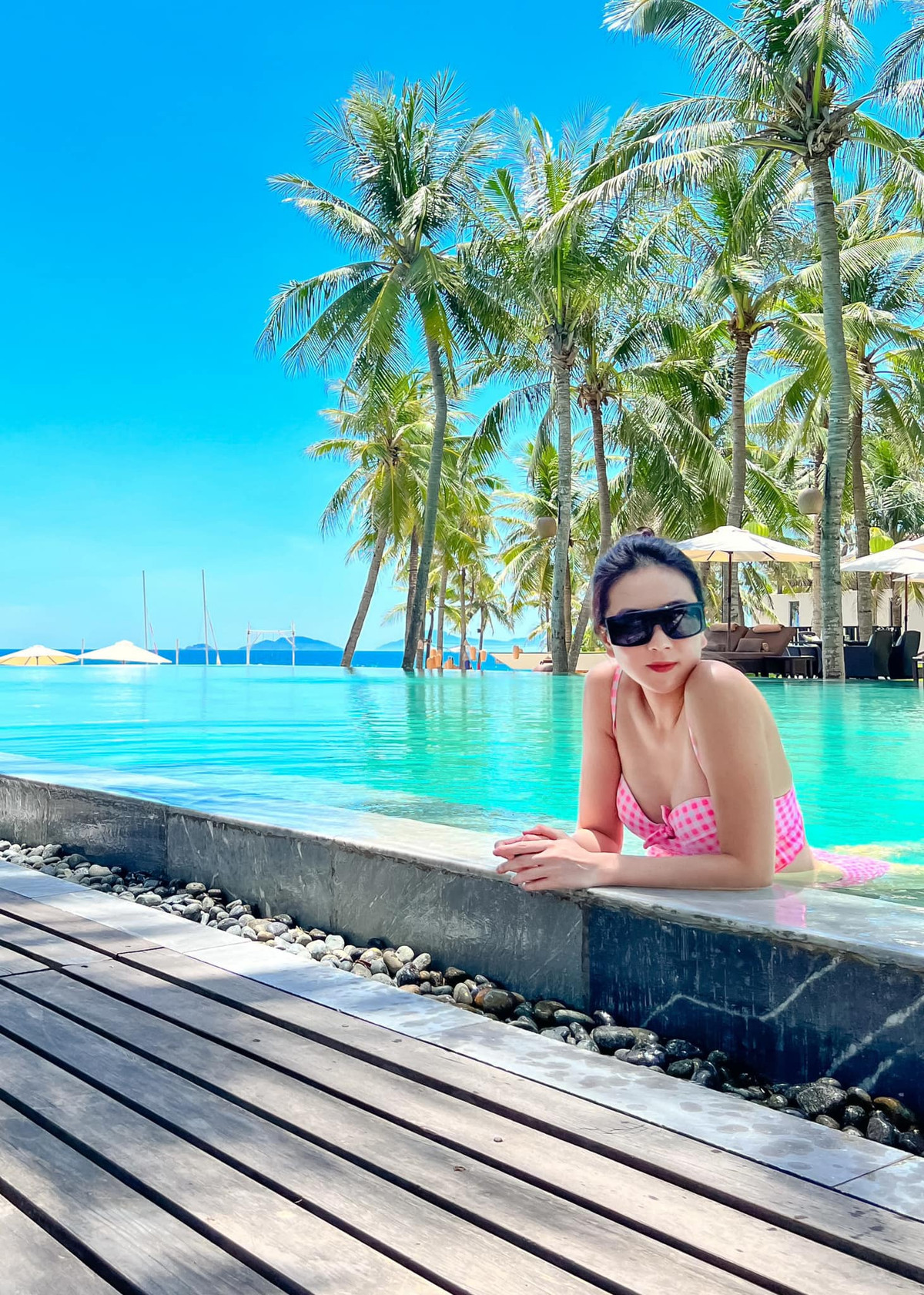 Trên Facebook, Mai Ngọc gây chú ý khi liên tục cập nhật hình ảnh về chuyến đi nghỉ dưỡng tại Hội An.