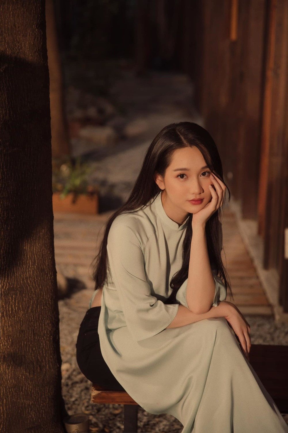 Trúc Anh được khán giả biết đến qua vai diễn Hà Lan, nàng hot girl 9x sở hữu gương mặt hài hòa, đôi mắt đẹp và vóc dáng chuẩn chỉnh.