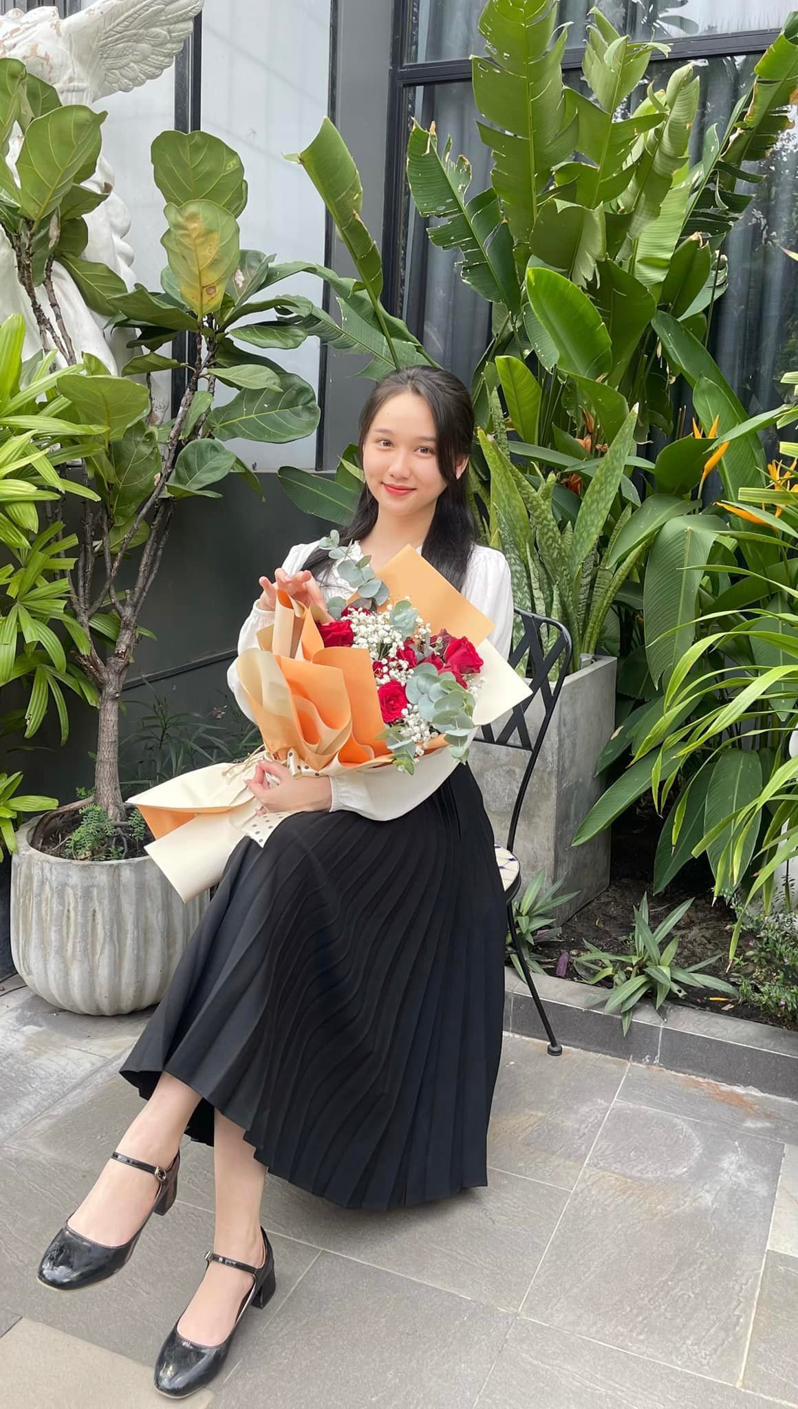 Việc thay đổi ngoại hình xoành xoạch của Trúc Anh làm netizen hết sức ngỡ ngàng, dù vậy cô nàng vẫn giữ được nét đẹp thanh thuần, đáng yêu.