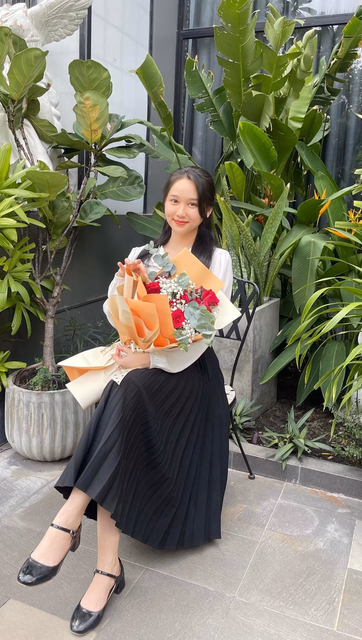 Việc thay đổi ngoại hình xoành xoạch của Trúc Anh làm netizen hết sức ngỡ ngàng, dù vậy cô nàng vẫn giữ được nét đẹp thanh thuần, đáng yêu.