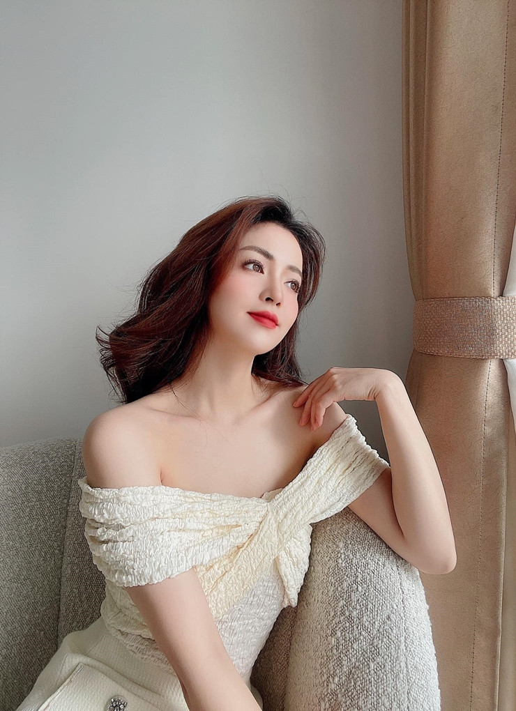 Phong cách trang điểm sắc sảo càng khiến nhiều người nhầm lẫn Liên không mang 100% dòng máu Việt.