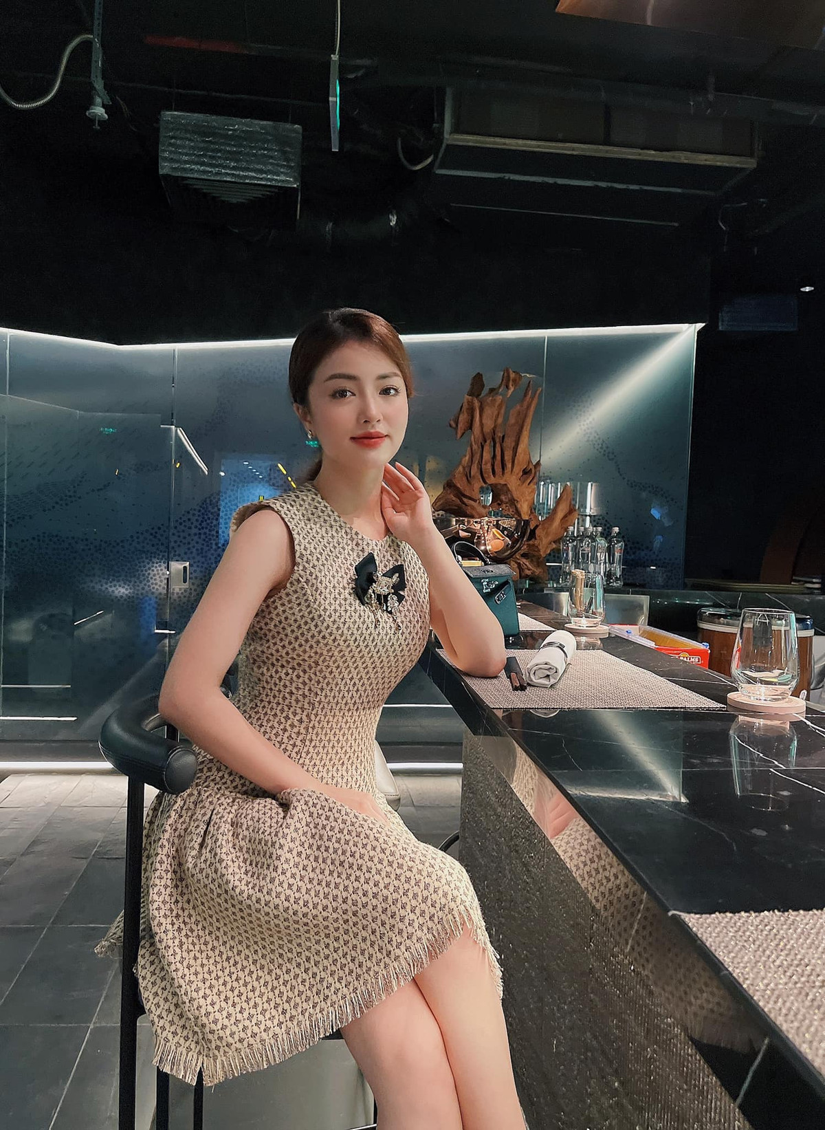 Về ngoại hình, Hồ Liên theo đuổi phong cách trưởng thành, tự nhiên, pha một chút gợi cảm.