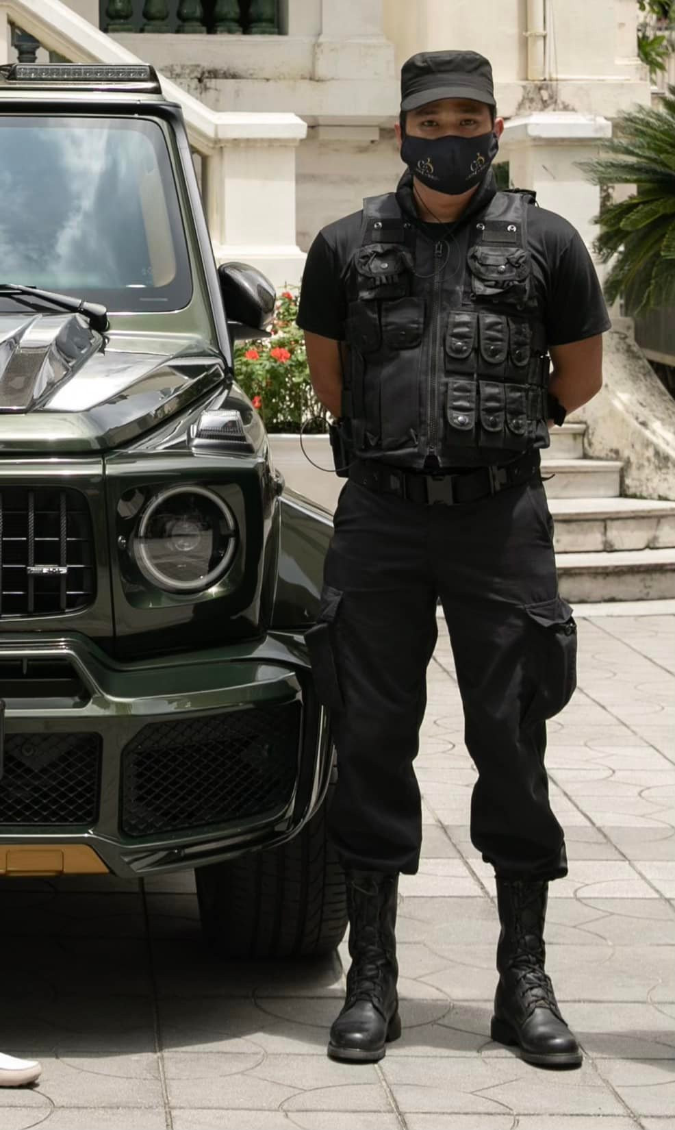 Họ còn có nhiệm vụ bảo vệ 3 con gái của Di Băng là Hanna, Yuki và Bing Bing hay thỉnh thoảng giúp đỡ nữ đại gia khi cô ra ngoài có việc.