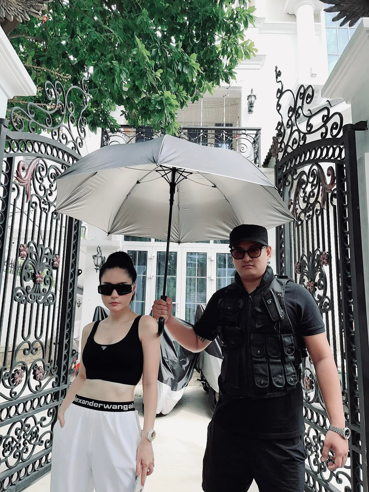 Trong một cuộc trò chuyện với người hâm mộ mới đây, nữ đại gia quận 7 đã "lỡ miệng" tiết lộ chi phí để thuê đội ngũ này.