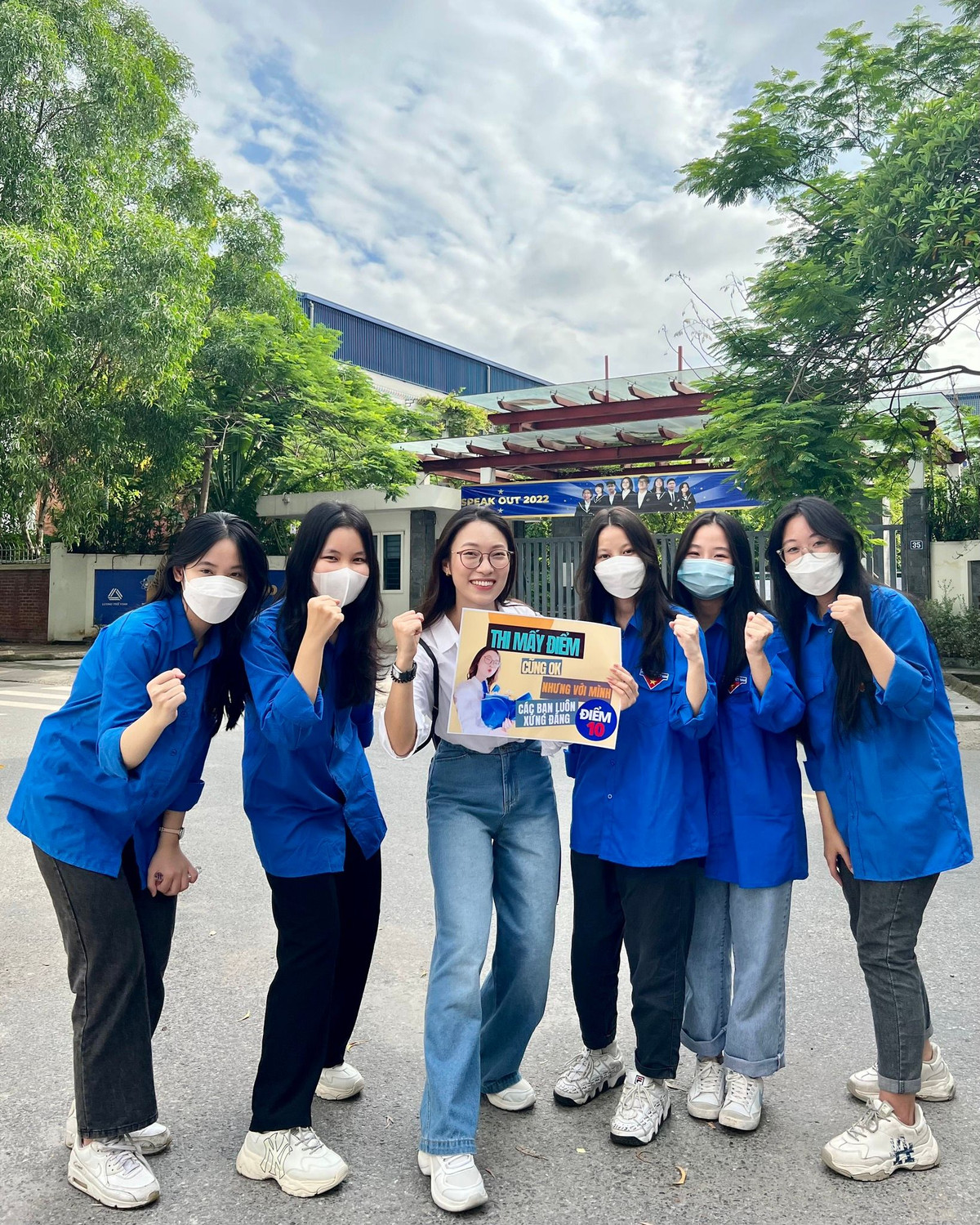 Nhiều người còn cho rằng nhìn thấy câu động viên này các sĩ tử như được tiếp thêm x2 năng lượng tự tin.