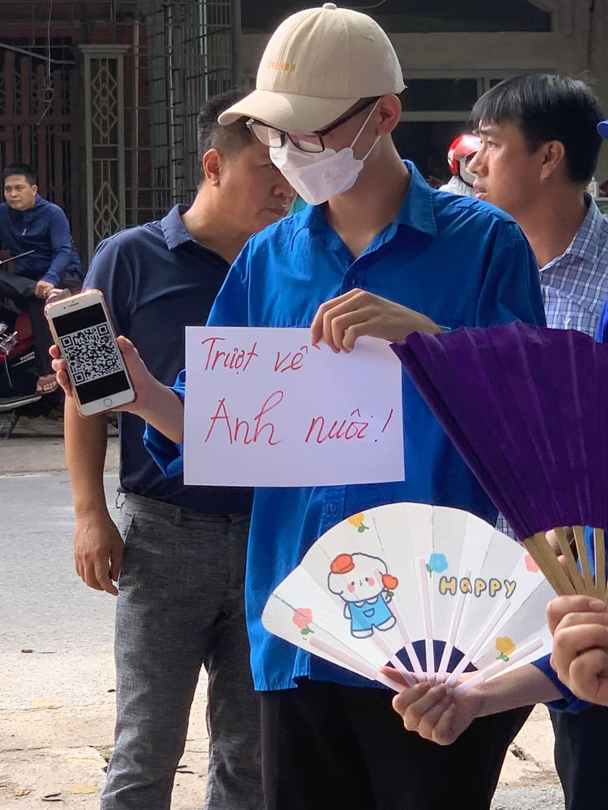 Sau khi những bức ảnh này được đăng tải đã nhanh chóng thu hút sự chú ý lớn của cộng đồng mạng.