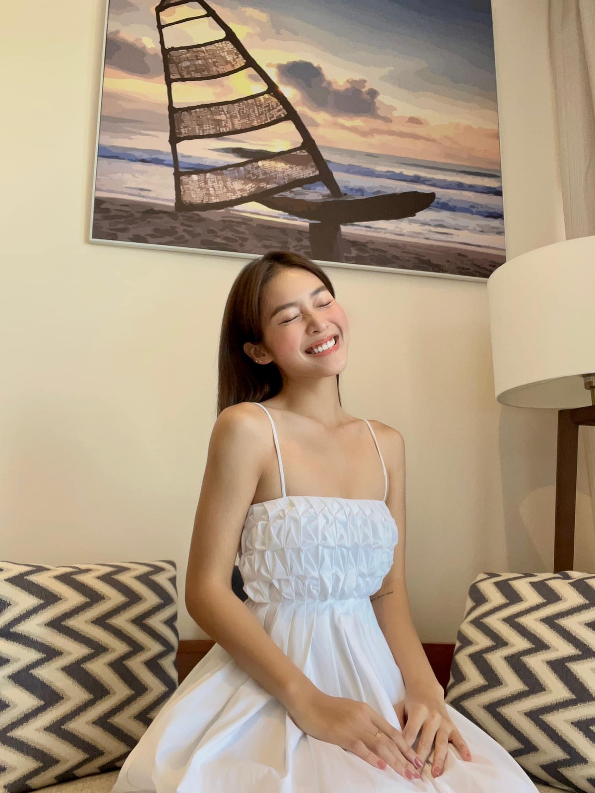 Bên cạnh đó, Khả Ngân cũng sở hữu gu ăn mặc trẻ trung, cá tính, thời thượng.