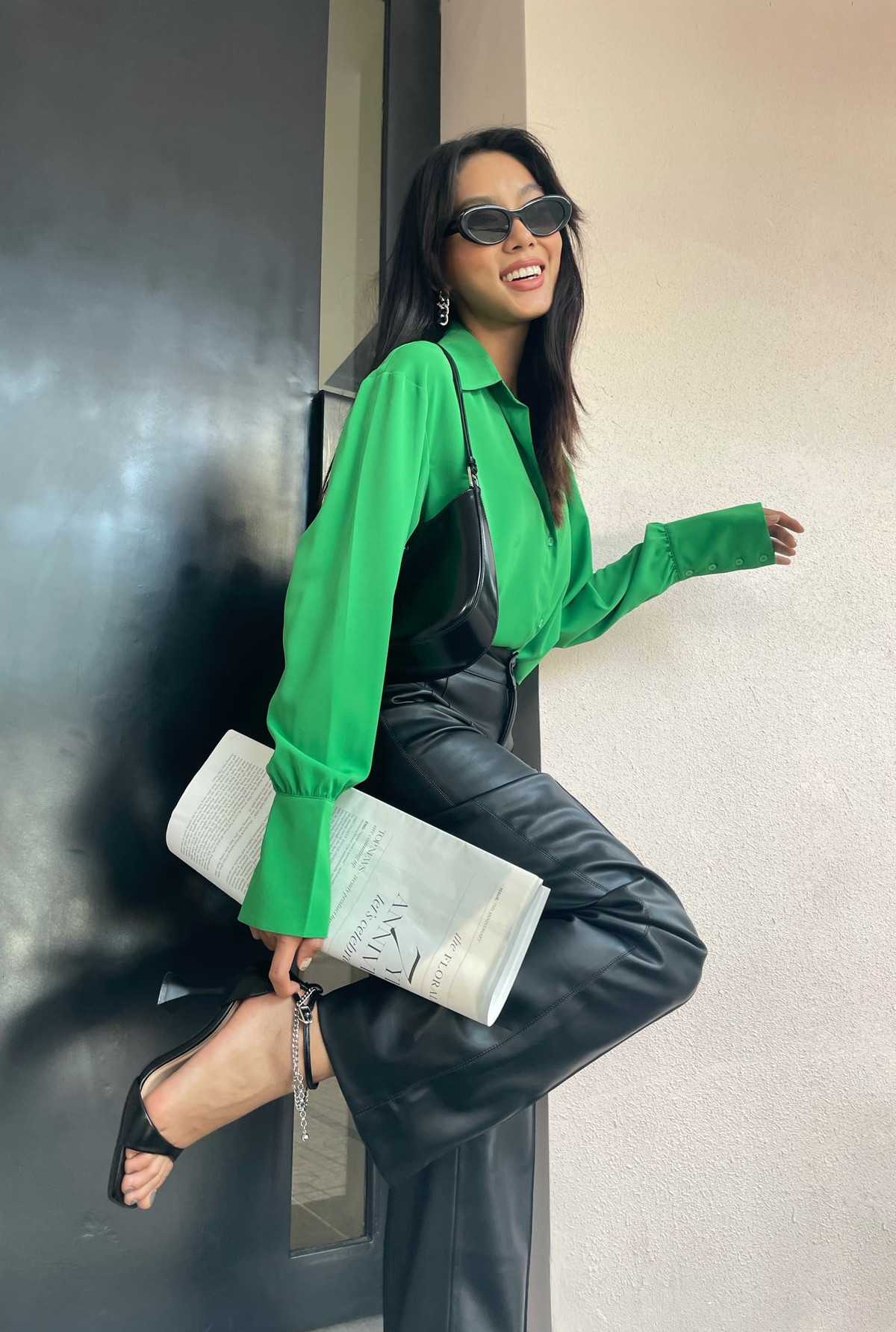 Bức ảnh cô diện bikini ngồi phơi nắng tại một khu nghỉ dưỡng ở nước ngoài, được trang Hội con nhà giàu Việt đăng tải lại, đã đánh dấu bước ngoặt mới của Thảo Nhi Lê. Cô bắt đầu nổi tiếng và gắn liền với danh xưng con nhà giàu từ đó.