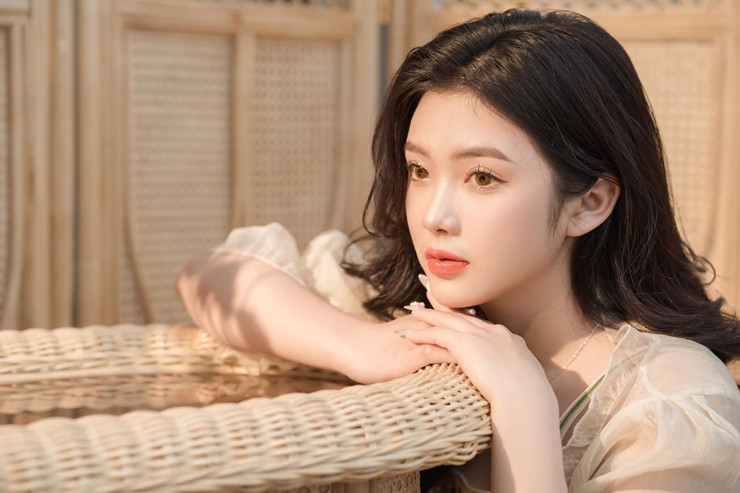 Không chỉ sở hữu ngoại hình xinh đẹp và nụ cười khả ái, Nguyễn Thị Thêu còn là một cô gái năng động.