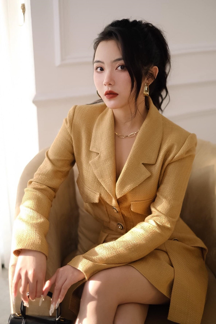 Phong cách làm việc chuyên nghiệp và tinh thần cầu tiến cũng là những điểm mạnh của người đẹp này, giúp cô gặt hái nhiều thành quả.