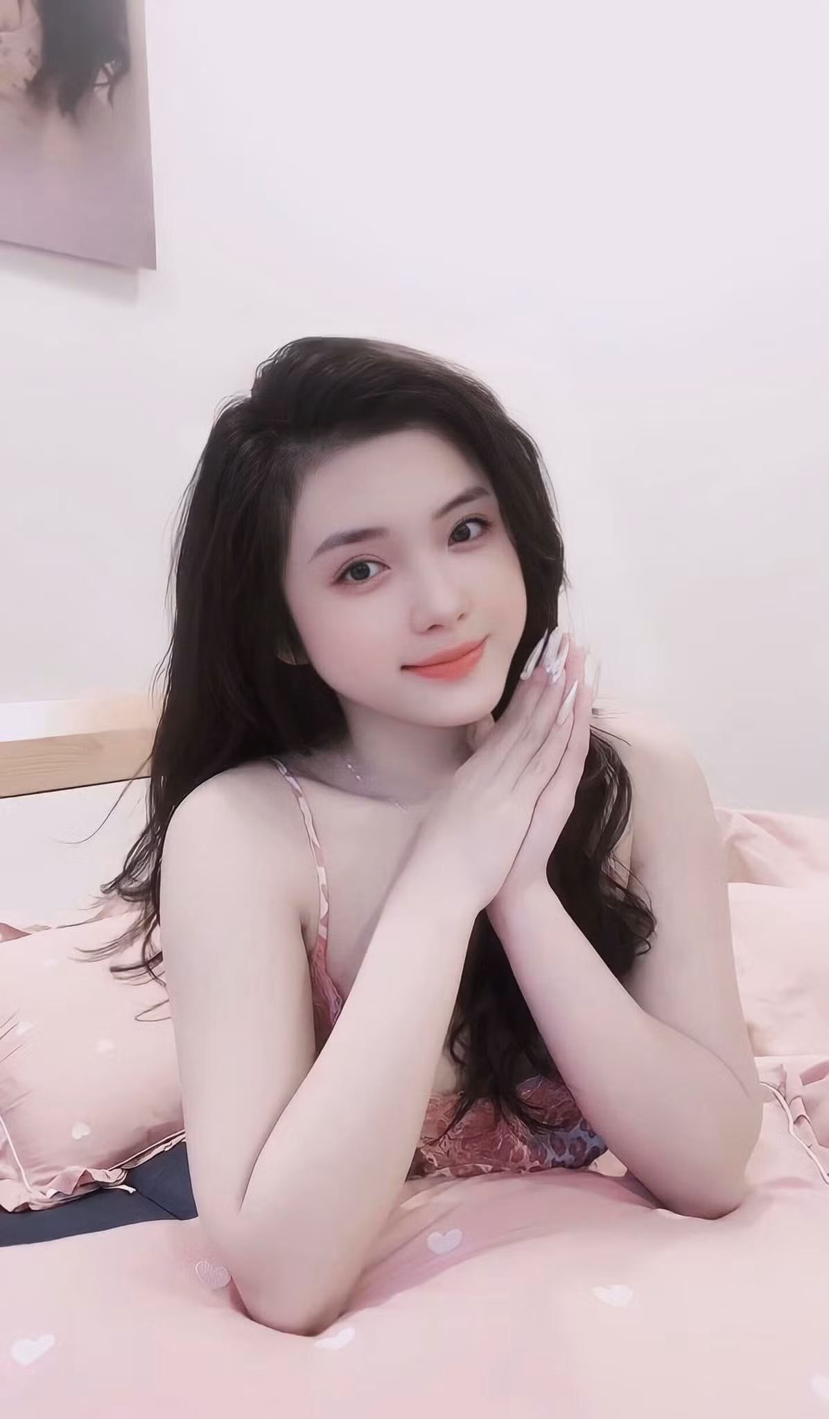 Không gò bó trong một phong cách nào, nàng hot girl xứ chè luôn biến hóa thời trang đa dạng phù hợp từng hoàn cảnh.
