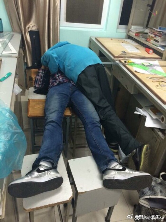 Những tình huống dở khóc dở cười trong ký túc xá nam sinh nhận được sự quan tâm đông đảo của cộng đồng mạng.