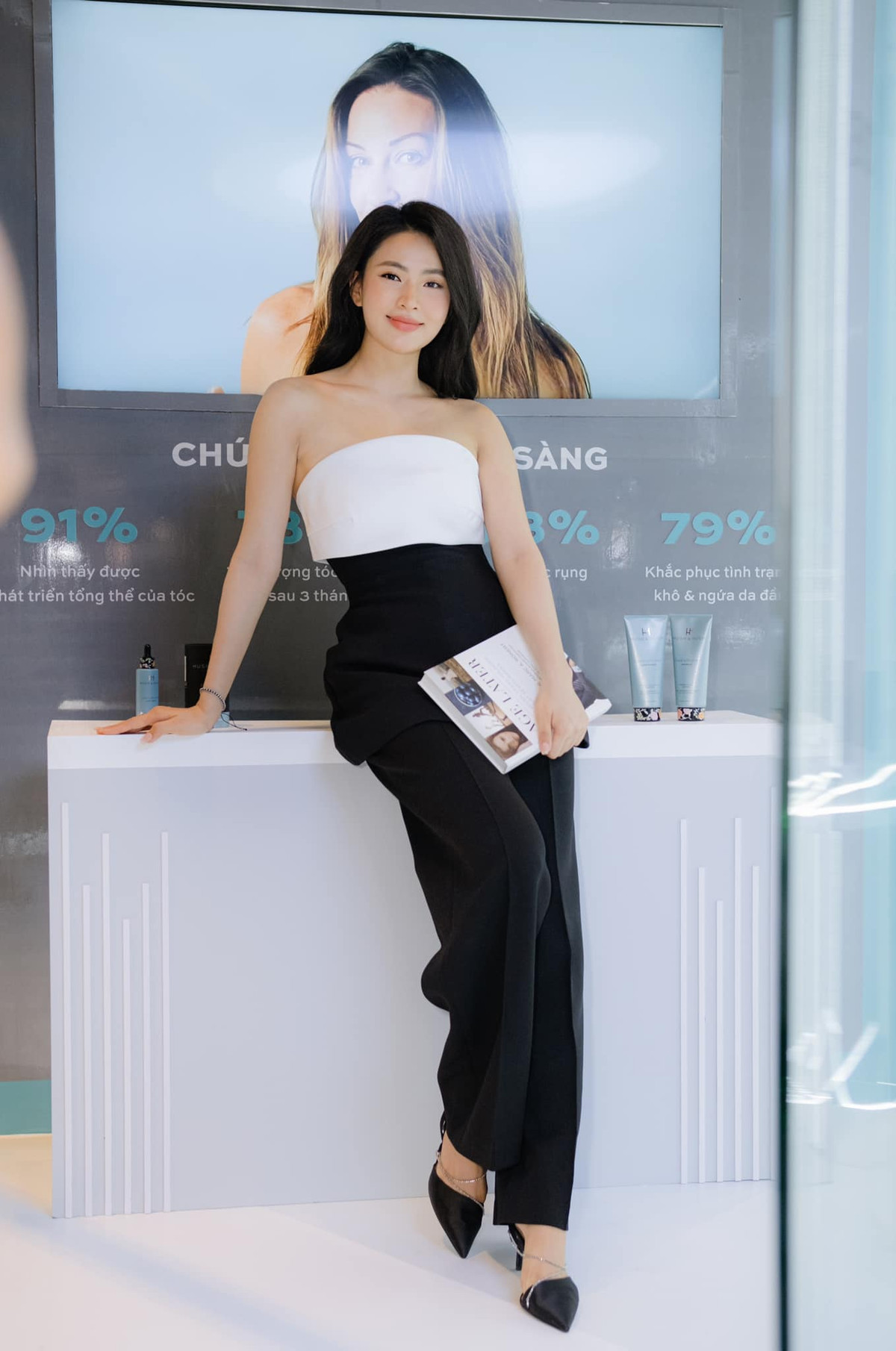 Hiện tại gái xinh Hải Phòng đang sở hữu hơn 300 ngàn theo dõi trên Facebook và 182 ngàn theo dõi trên Instagram.