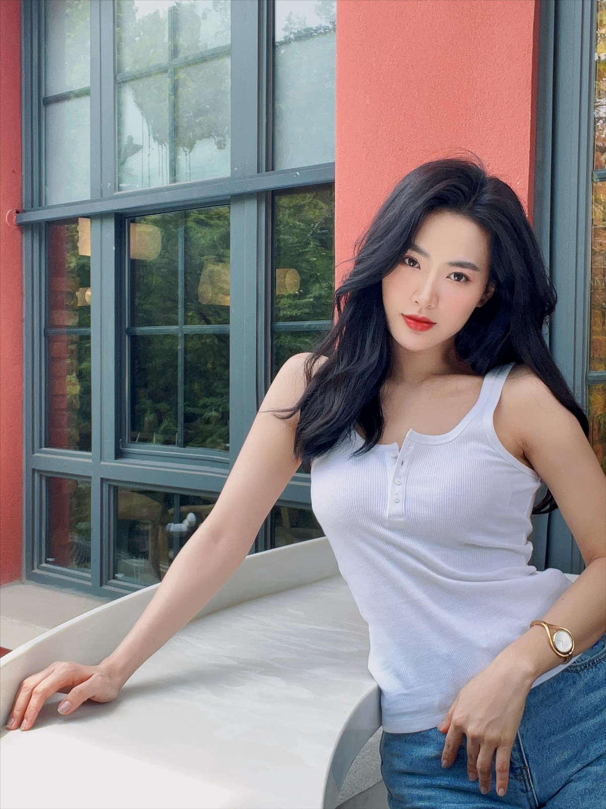 Được biết, bí quyết để có thân hình cân đối của cô là tập gym. Tập luyện kết hợp chế độ ăn khoa học giúp cô duy trì được vóc dáng, vẻ đẹp rạng rỡ.