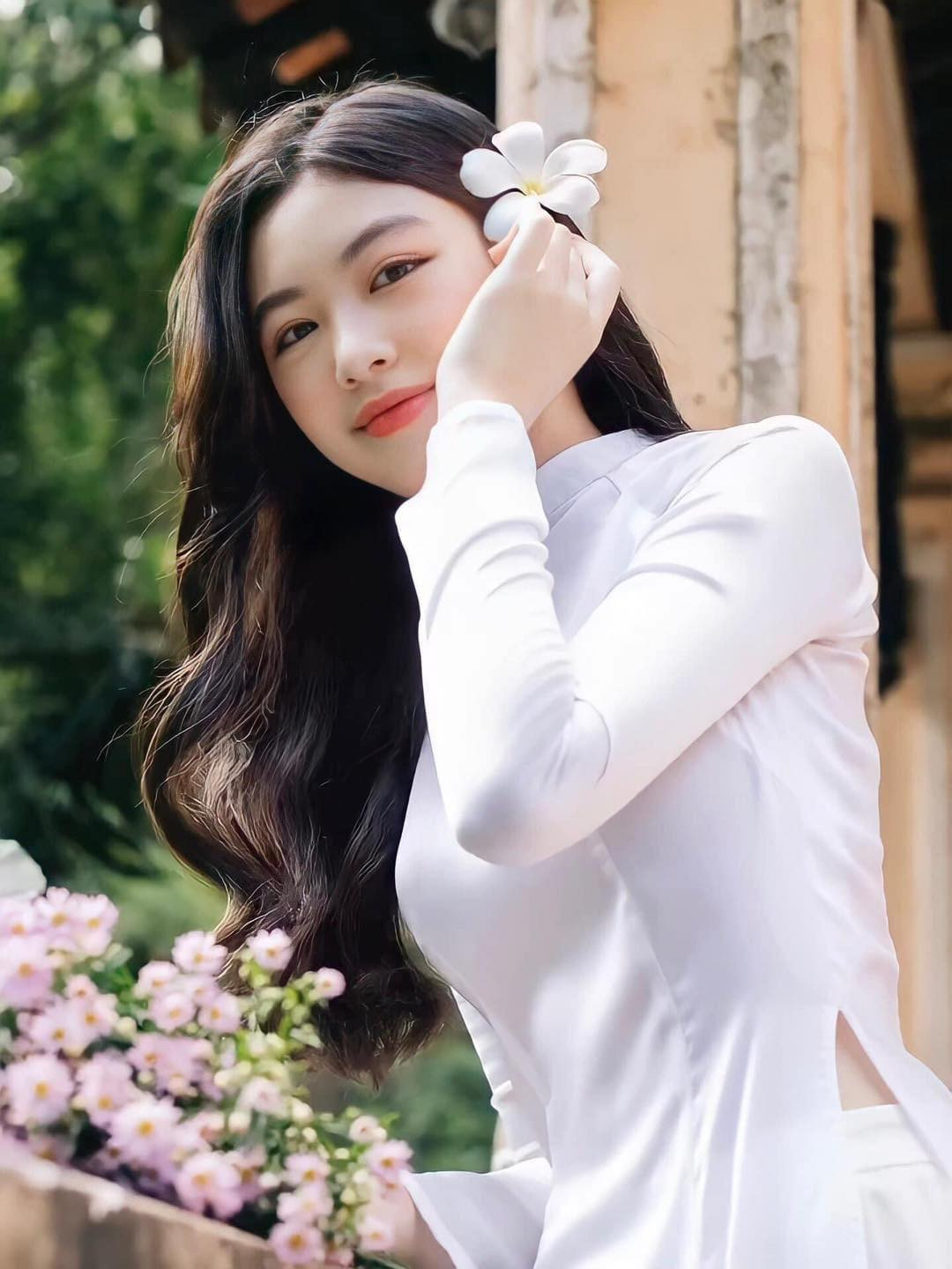 Lọ Lem gây ấn tượng bởi gương mặt thanh thoát, nữ tính, đặc biệt là chiều cao 1,71m.