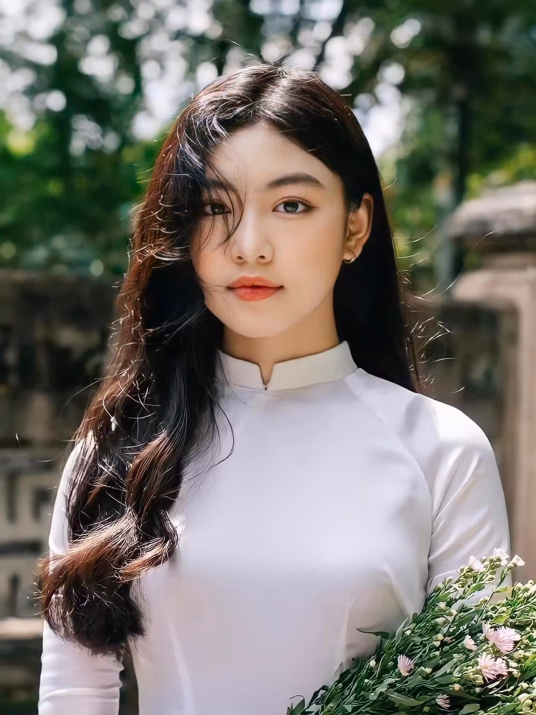 Dien ao dai dep xuat than, con gai Quyen Linh lam netizen me man